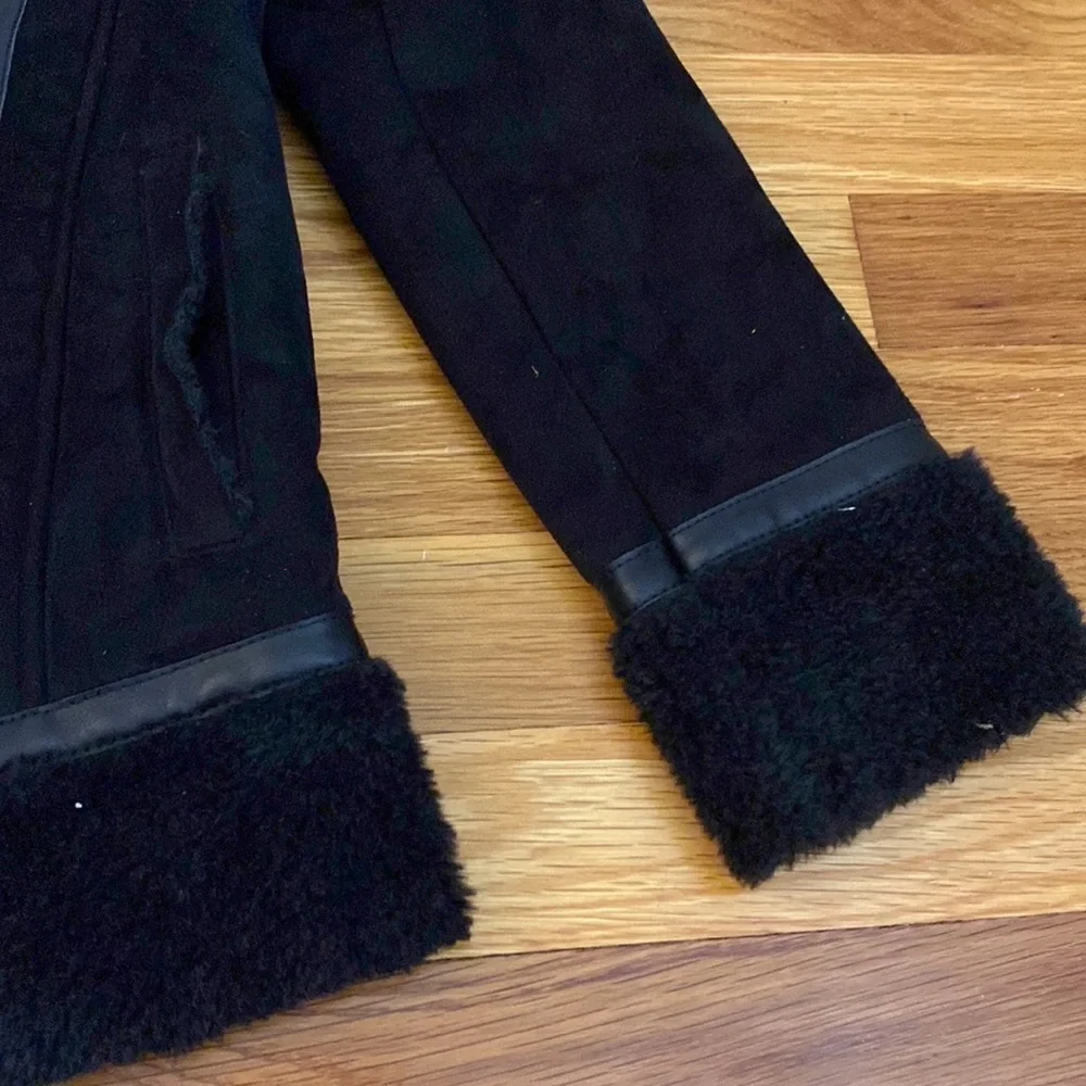 Children’s Place Girl’s Black Fur Lined Jacket Size M